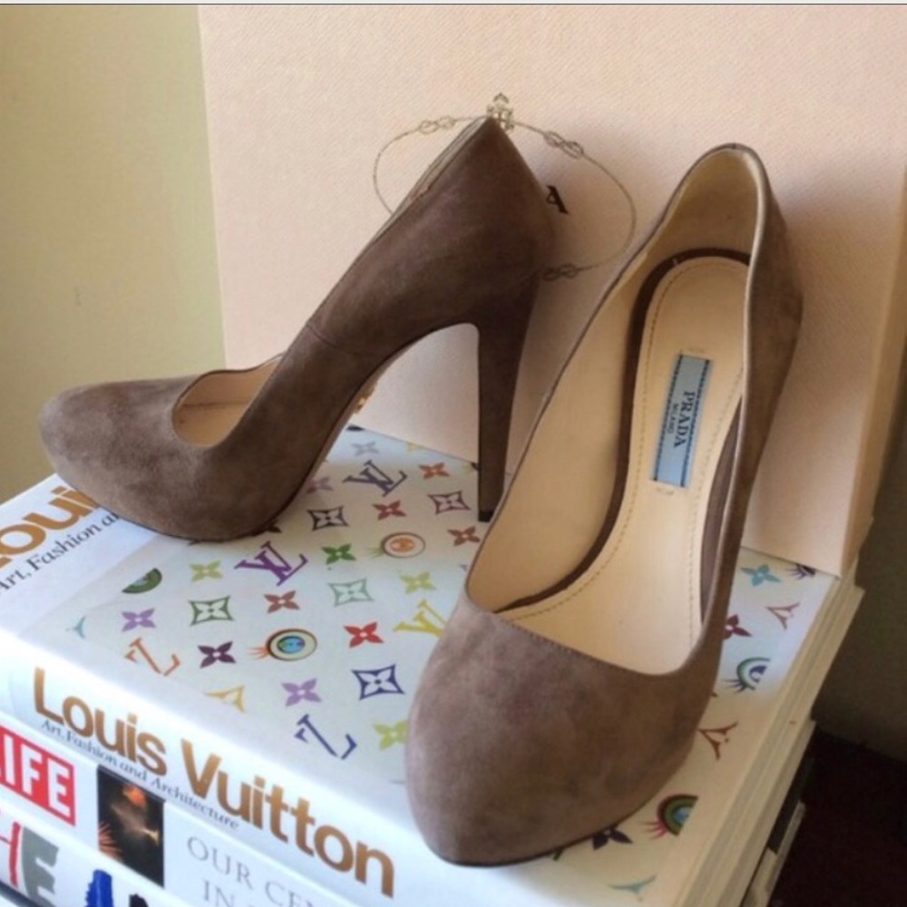 Prada Pumps (relisting)